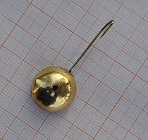 мормышка на ленка Латунная малая с стримерным крючком  № 7 мм  вес мормышки на ленка - 10 грамм