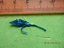мухи для Самодуров на зубаря в Магадане на японких синих крючках типа Лемерик № 6. 5 мм . крючки фирма Ямаи - лопатка
