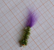 оливковая муха на ленка хариуса  и симу Стример № 7 мм с телом WOOLY BUGGER OLIVE мех песца фиолетовый
