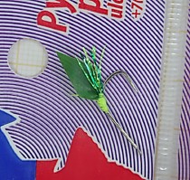Снасти на корюшку зубатку мухи на самосвалах японской фирмы Ямаи № 6.5 мм для зимней рыбалки корюшки в Магадане и Камчатке с крылом из натуральной рыбьей кожи фирмы Хаябусу