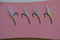 Гирлянда для лова корюшки на море, 4 шт голубых Унаги №6. 5 мм  с крылом  из натуральной рыбей кожи хаябуса фосфор с микроблесками. Леска  премиум 0. 2 мм- 40 см между крючками