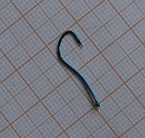 синие самосвалы на корюшку зубатку № 5. 5 мм  формы Угорь - колечко.Произведенф фирмой маруто № 10 по японской шкале размера крючков