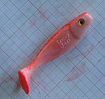 Твистер на окуня резиновая рыбка на симу, гольца, горбушу, судака, щуку, окуня Розовая УФ рыбка с Красной спинкой в крапинку и глазками